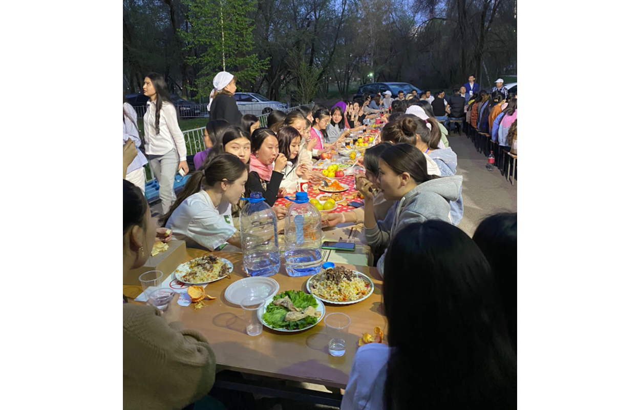 Organization of dinner for foreign students and hostel students.